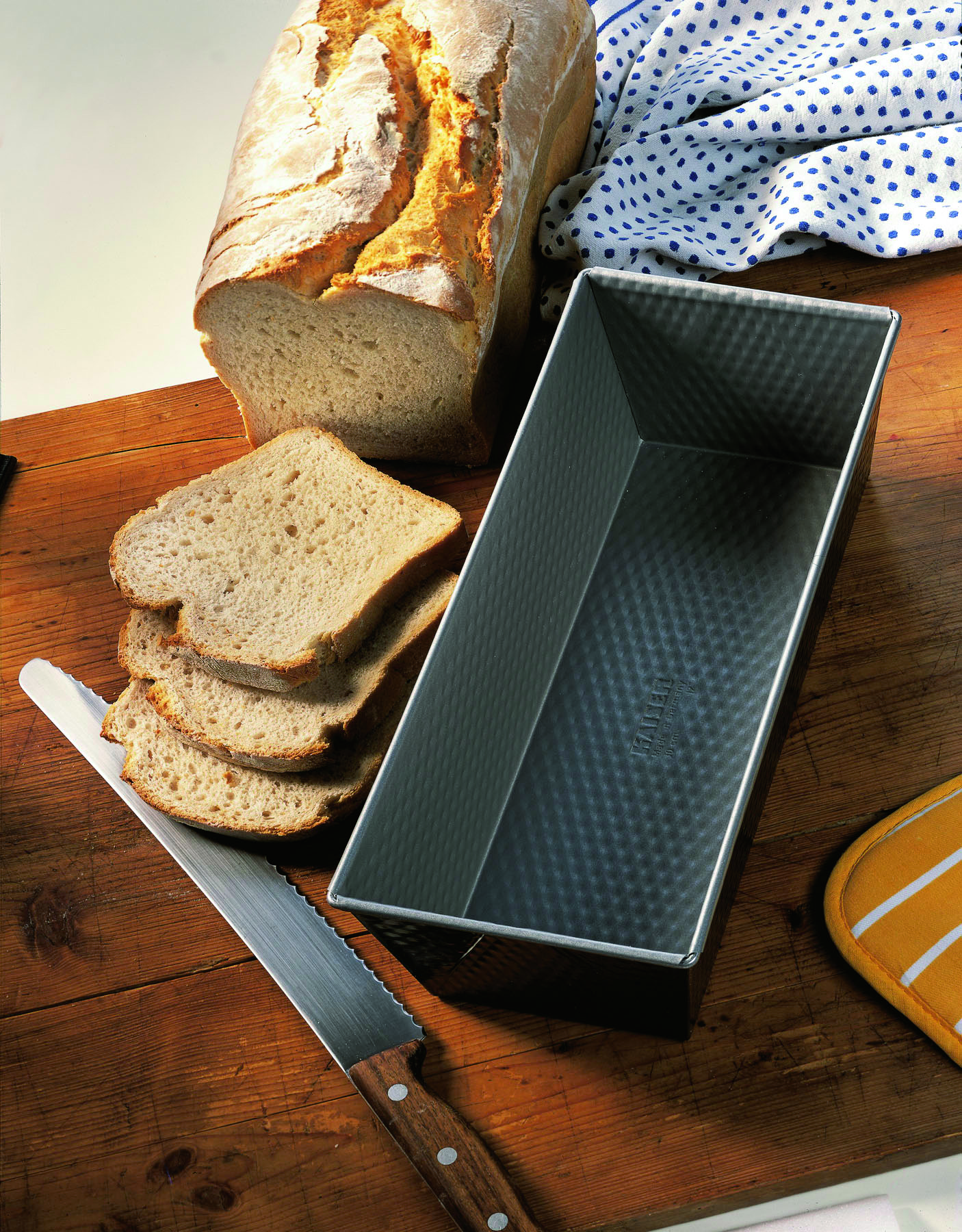 Печь хлеб в форме. Форма для выпечки хлеба. Форма для выпекания хлеба. Форма для выпечки хлеба прямоугольная. Форма для хлеба для сэндвичей.